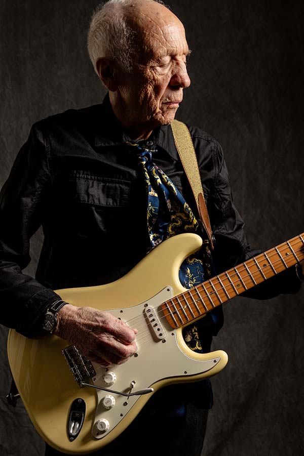  070325.apint.robintrower2.jpg