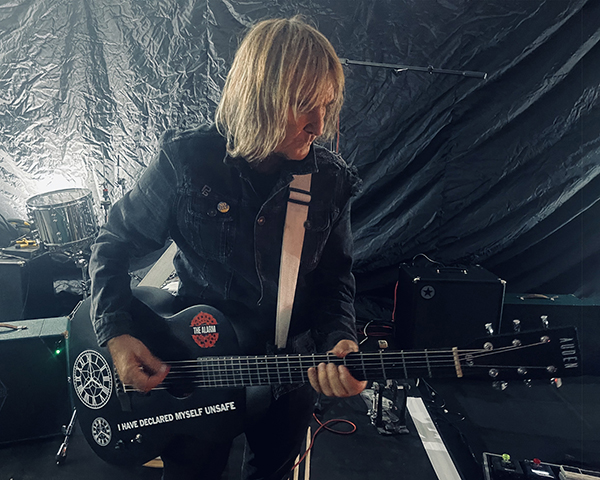  050125.apint.mikepetersguitar2024.jpg