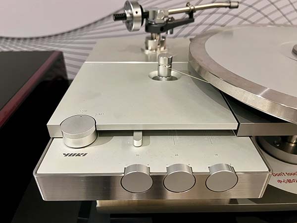  050525.axpona.YukiPrecisionturntabledetail.jpg