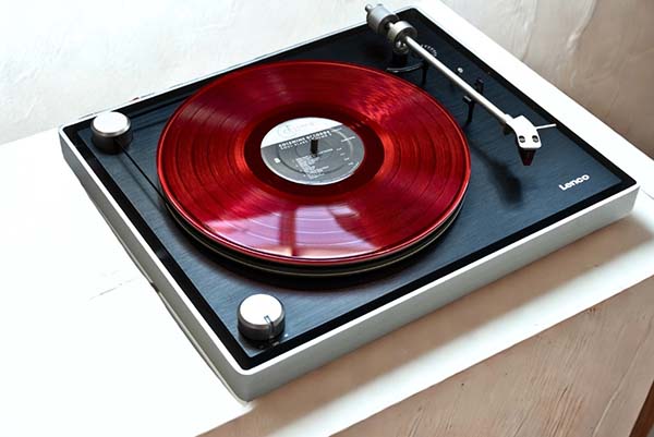  051625.apnews.lencoturntable2.jpg