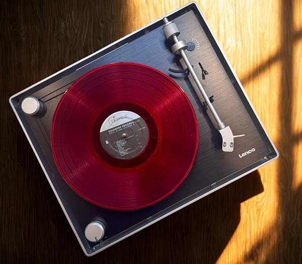  051625.apnews.lencoturntableopener.jpg