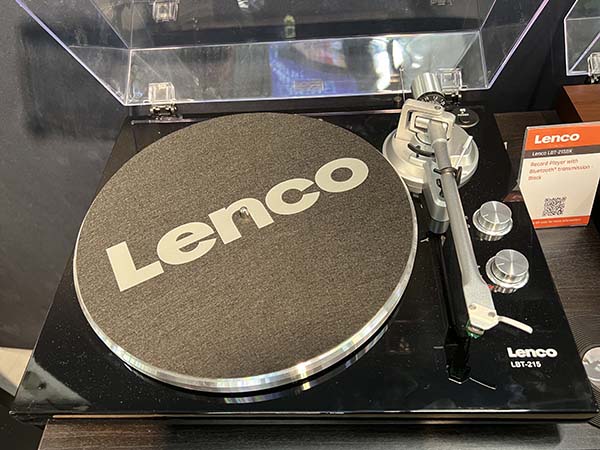  062425.apmunich.lencotable215blk.jpg