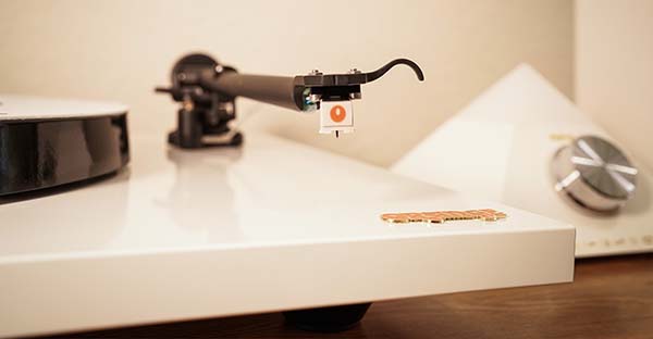  070725.apnews.orangeoturntablearm.jpg