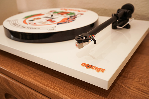  070725.apnews.orangeoturntablearm2.jpg